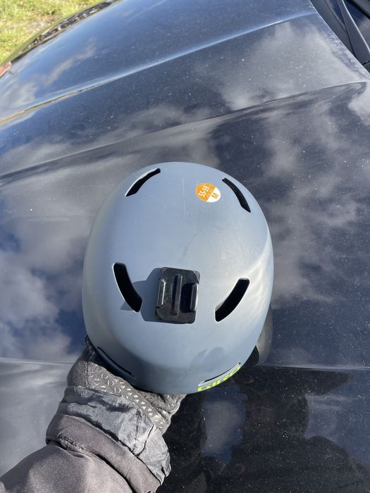 2 Шоломи  Giro/SMITH (лижні-бордичні)