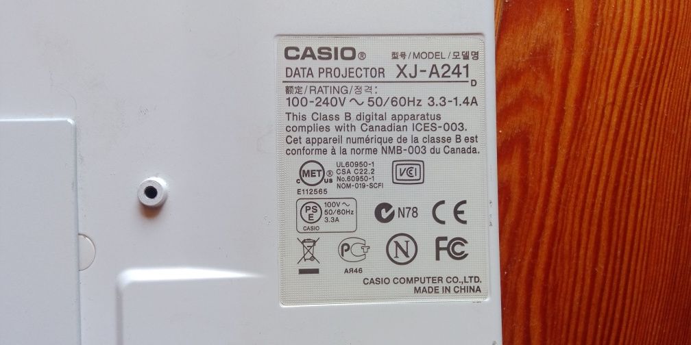 Retroprojetor Casio XJ-A241