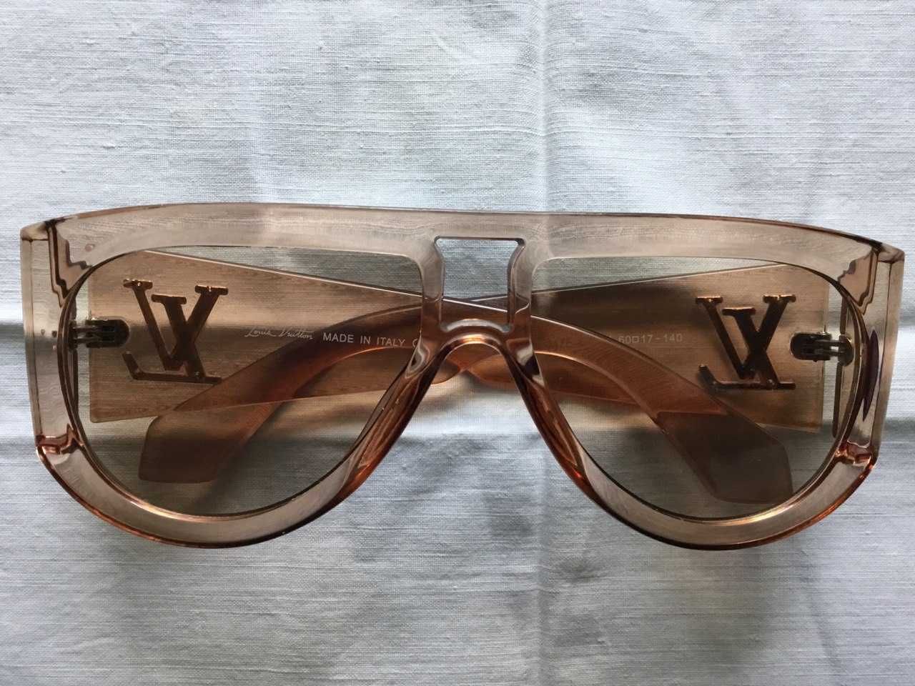 Сонцезахисні окуляри LOUIS VUITTON + футляр з серветкою в подарунок.