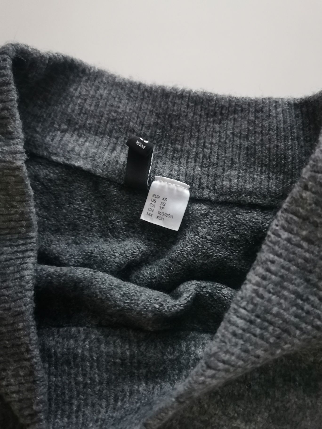 Szary sweterek H&M rozmiar XS