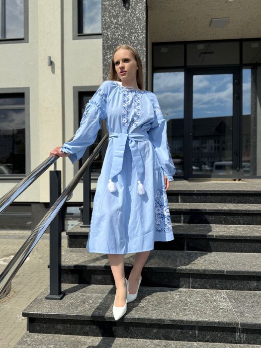 Вишита сукня на домотканому полотні