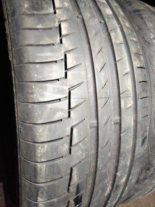 235 50R18 Continental