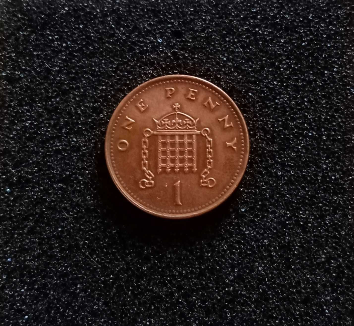 Dwie monety z Elizabeth II