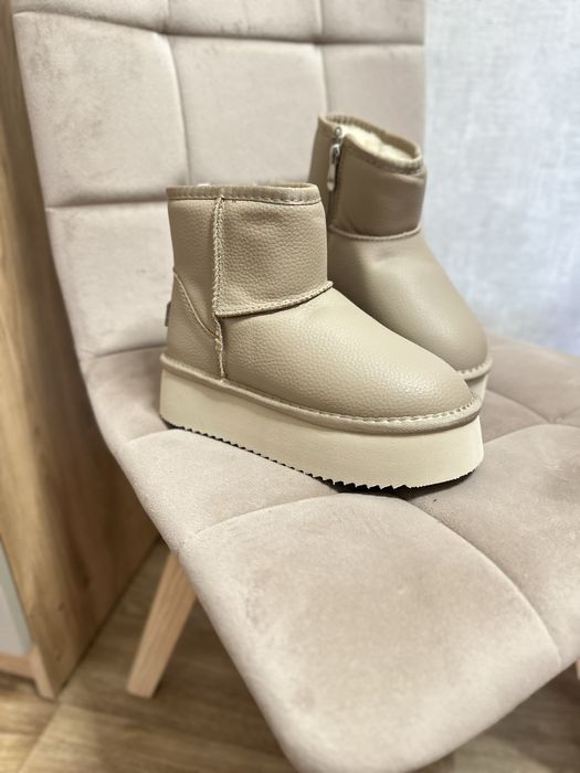 Уггі на дівчинку