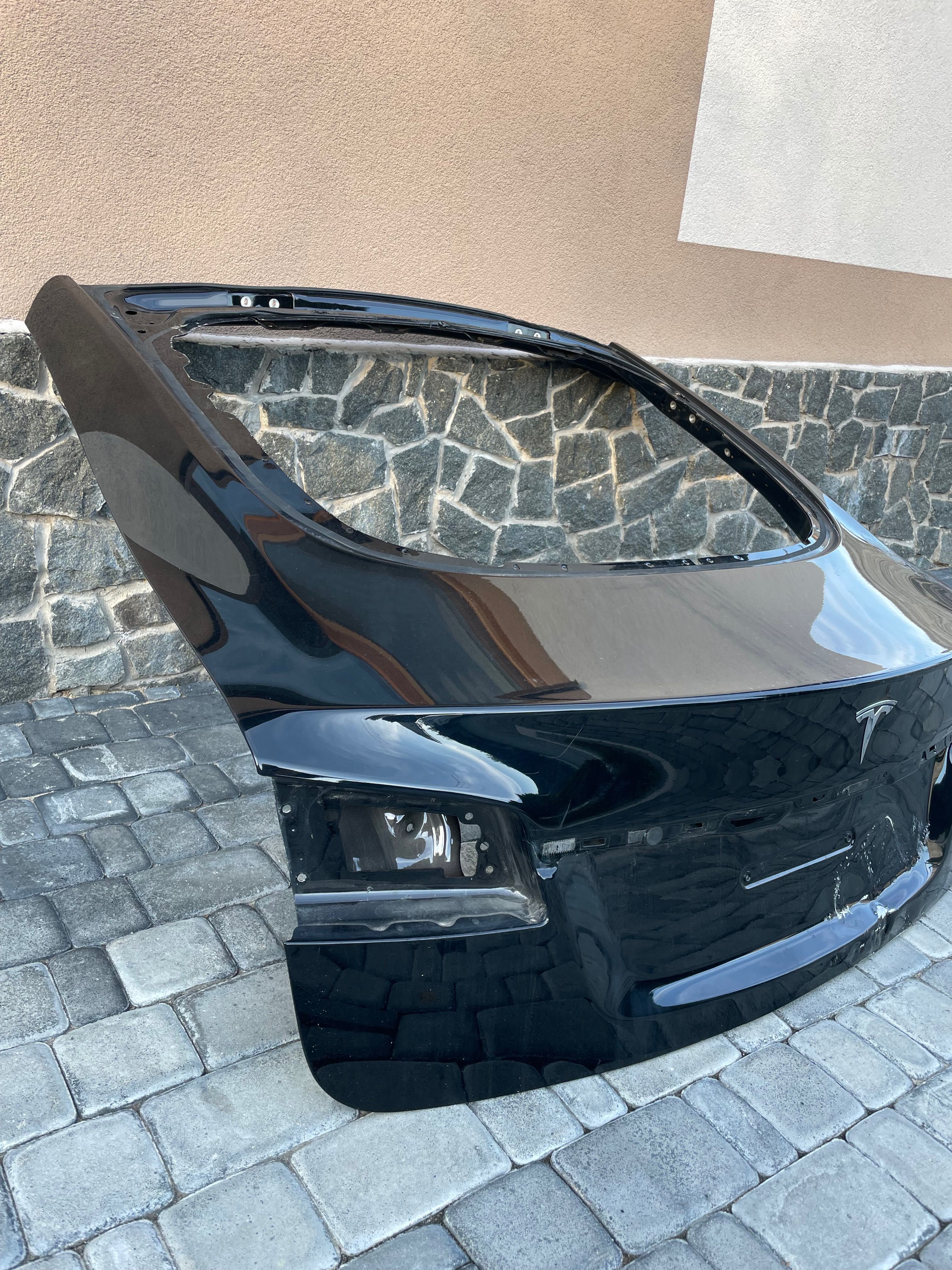 Кришка багажника Tesla model s 2022