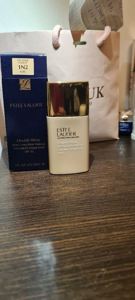 Estée Lauder Double Wear Sheer Long-Wear Foundation SPF20 1N2