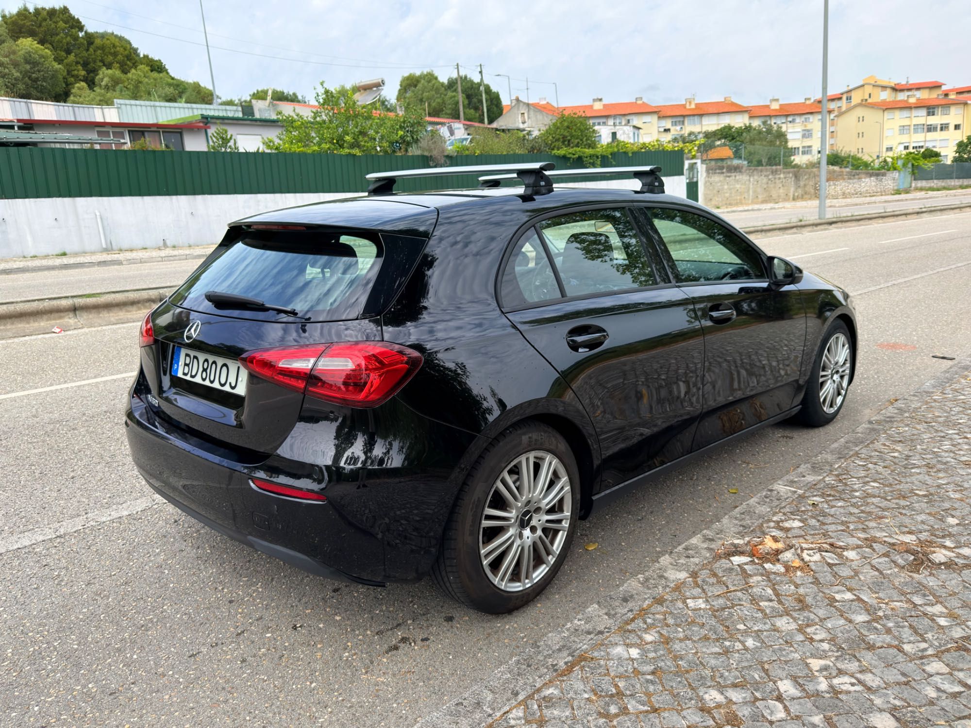 Vendo Mercedes-Benz Classe A 160, versão gasolina de 2020