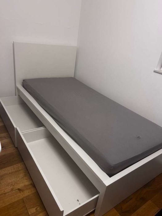 Lozko Ikea Malm biale z szufladami 90x200  bez materaca