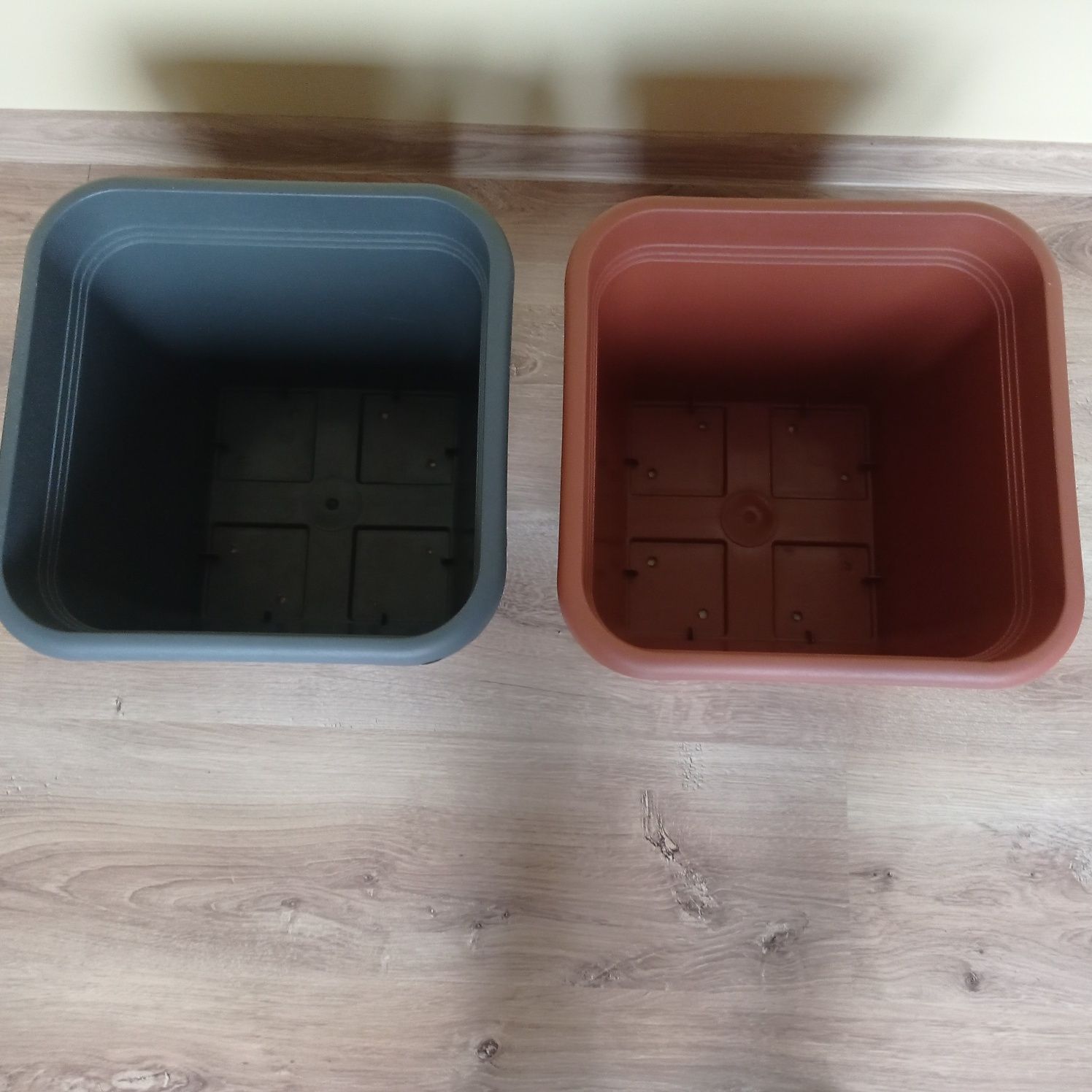 Doniczki plastikowe  kwadratowe 32/27 cm