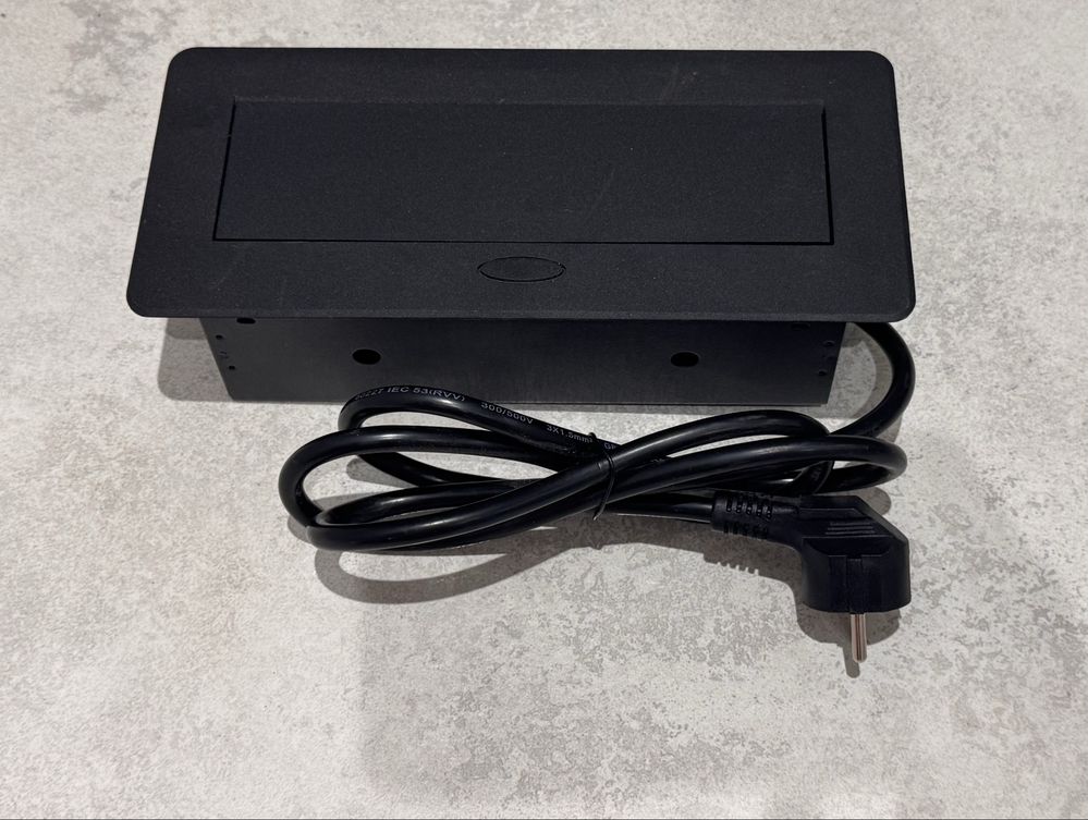 Gniazdo blatowe z ładowarką USB – Nowe, nieużywane, stalowe, czarne