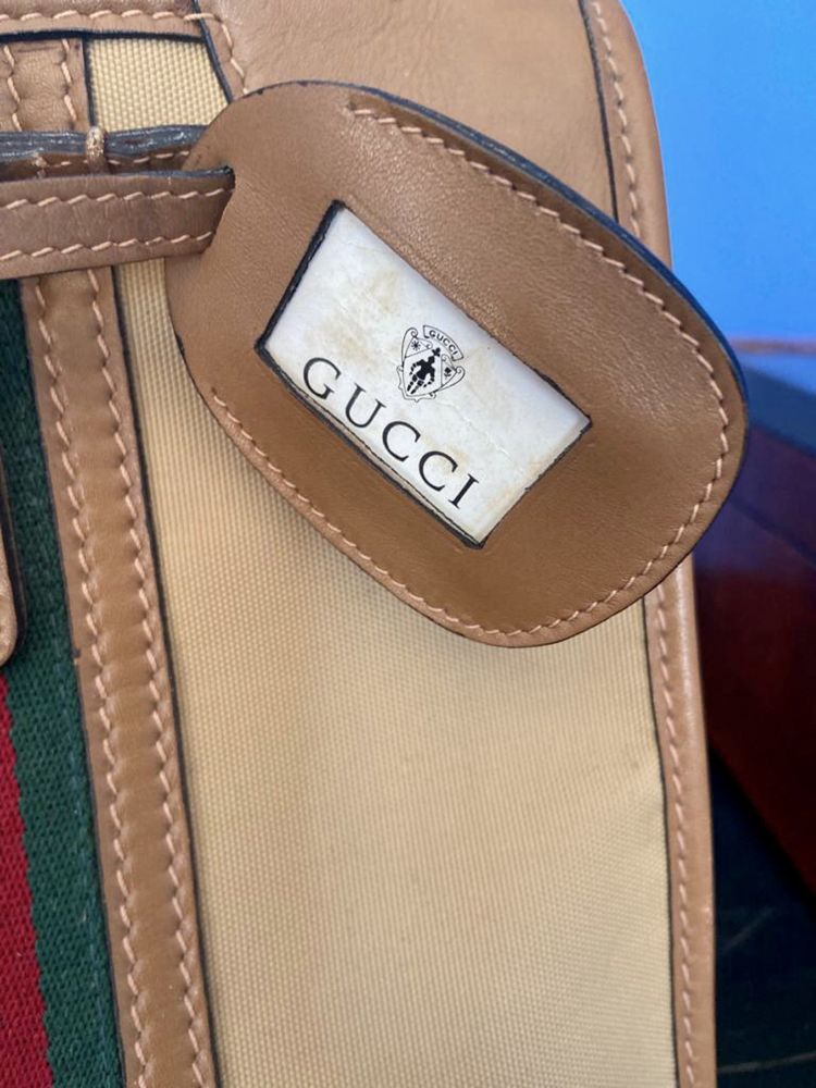 Mala vintage Gucci em tecido e pele. Também serve de overnight bag.