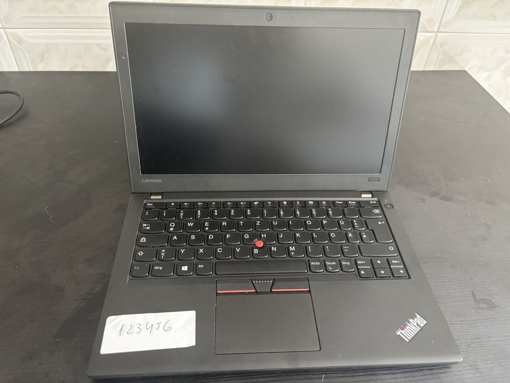Lenovo ThinkPad X270 12-inch (2015) - Core i5-6300U - 8GB - SSD 256 GB