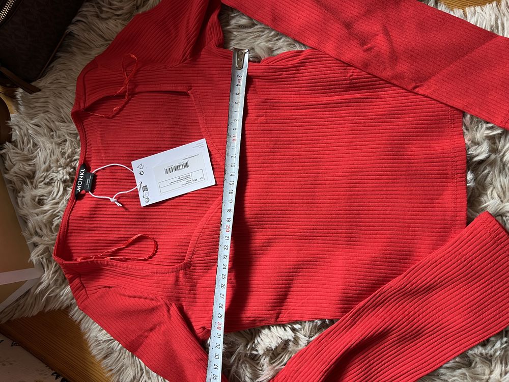 Monki czerwona prążkowana bluzka z dekoltem crop top supplier czerwona