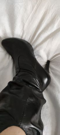 Кожаные сапоги черного цвета