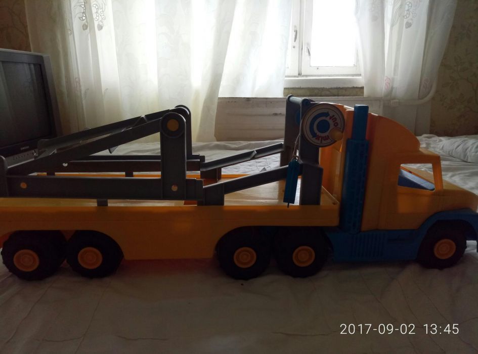Велика машина евакуатор