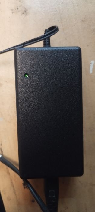 Boca alimentação HP 32v.    1560mA