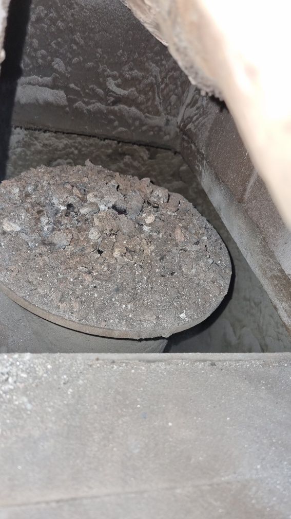 Piec żeliwny z podajnikiem 24