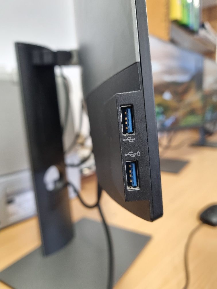 Монітор Dell U2419HC у відмінному стані