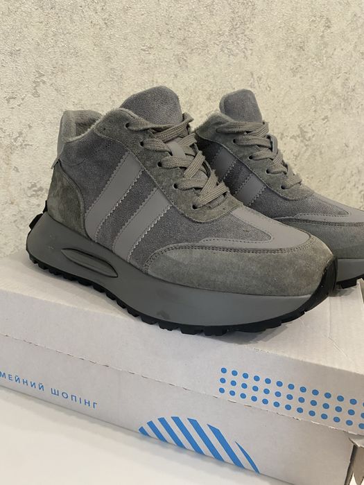 Демісезонні осінні жіночі кросівки 37