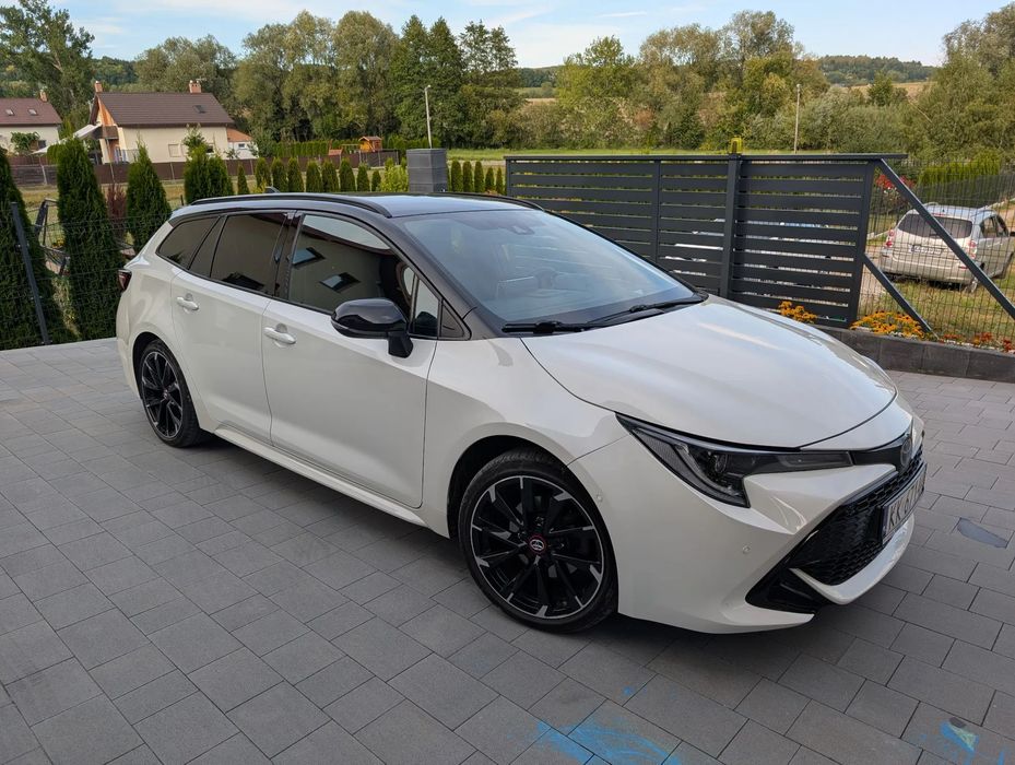 Toyota Corolla TS 2.0 Hybrid Executive JBL – 2020 + komplet kół + konserwacja podw.