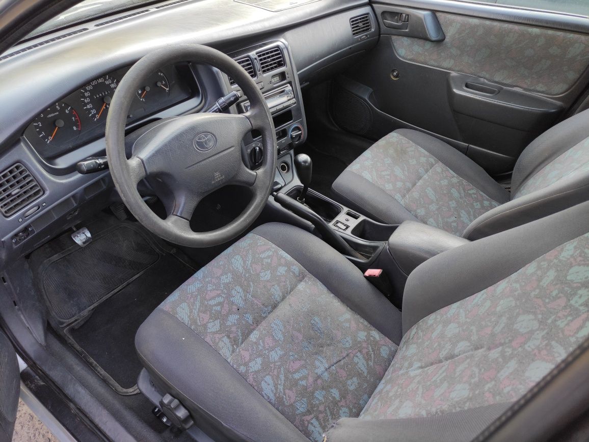 Toyota Carina E 1.6 Бензин