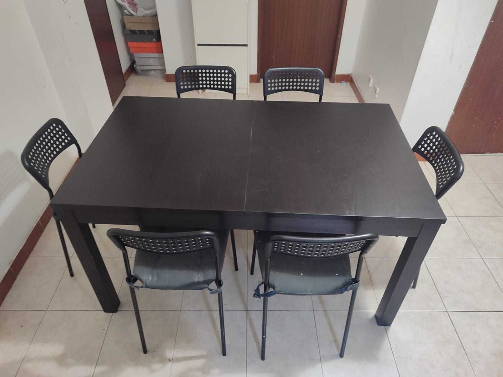 Mesa de jantar com 6 cadeiras (Dining table with 6 chairs)