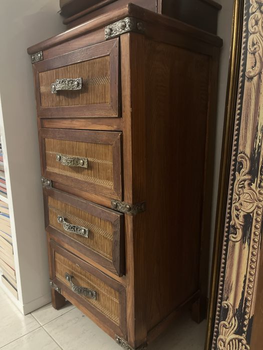 Movel com 4 gavetas em madeira e palhinha