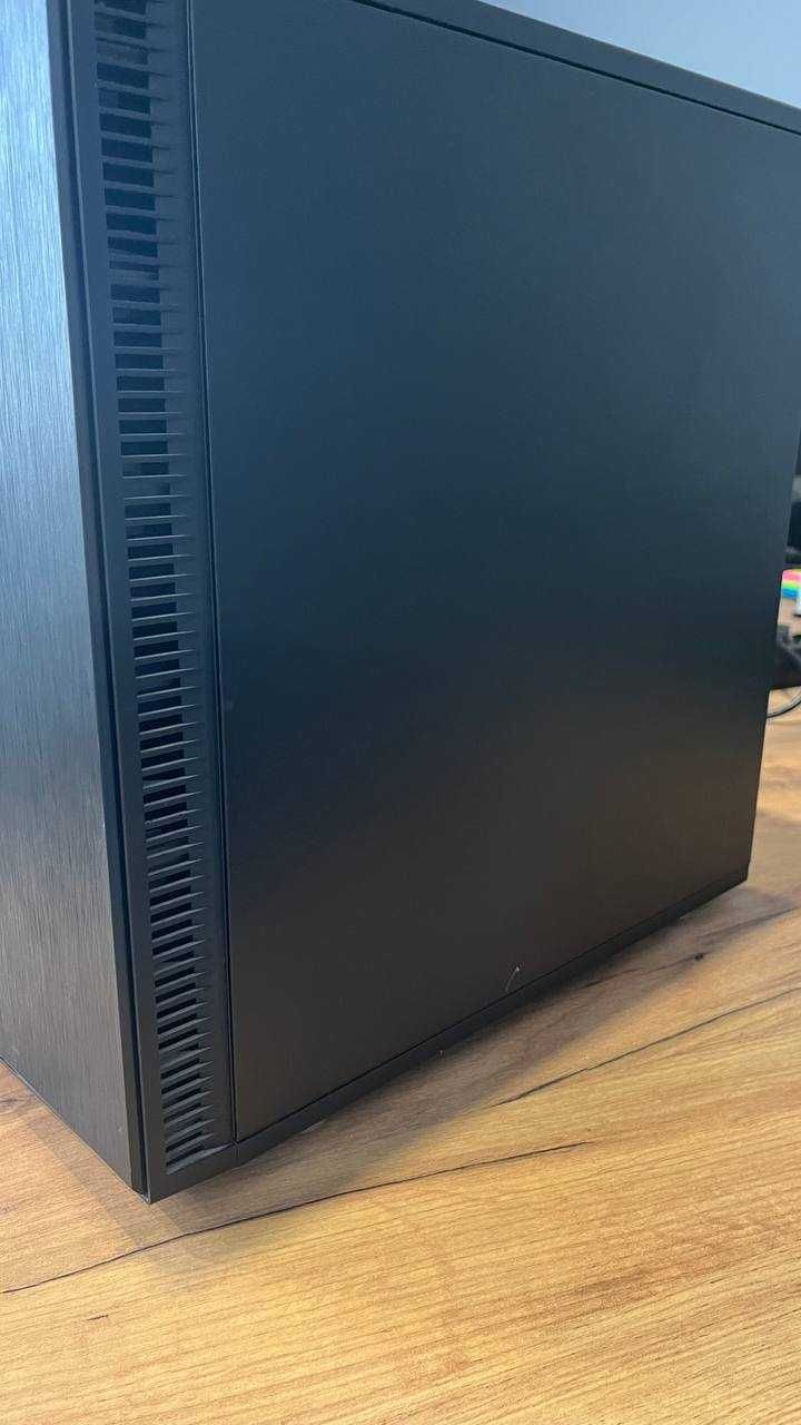 Компьютерный корпус Fractal Design Define Mini C Black
