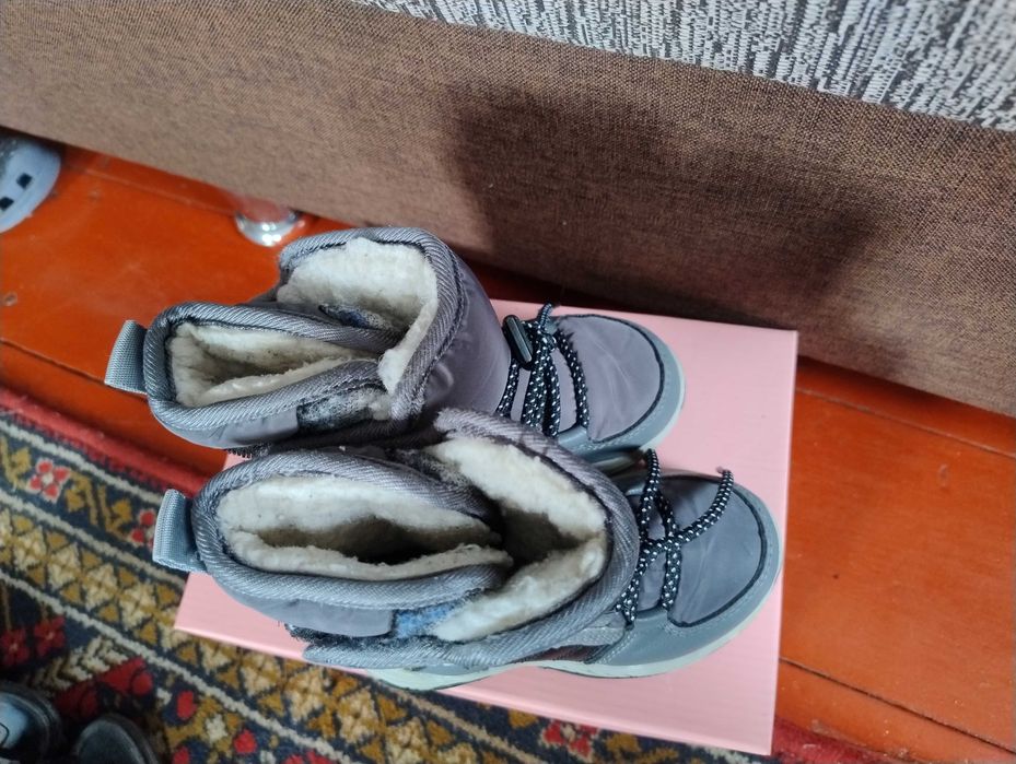 Дитяче взуття  :тапки, босоніж...