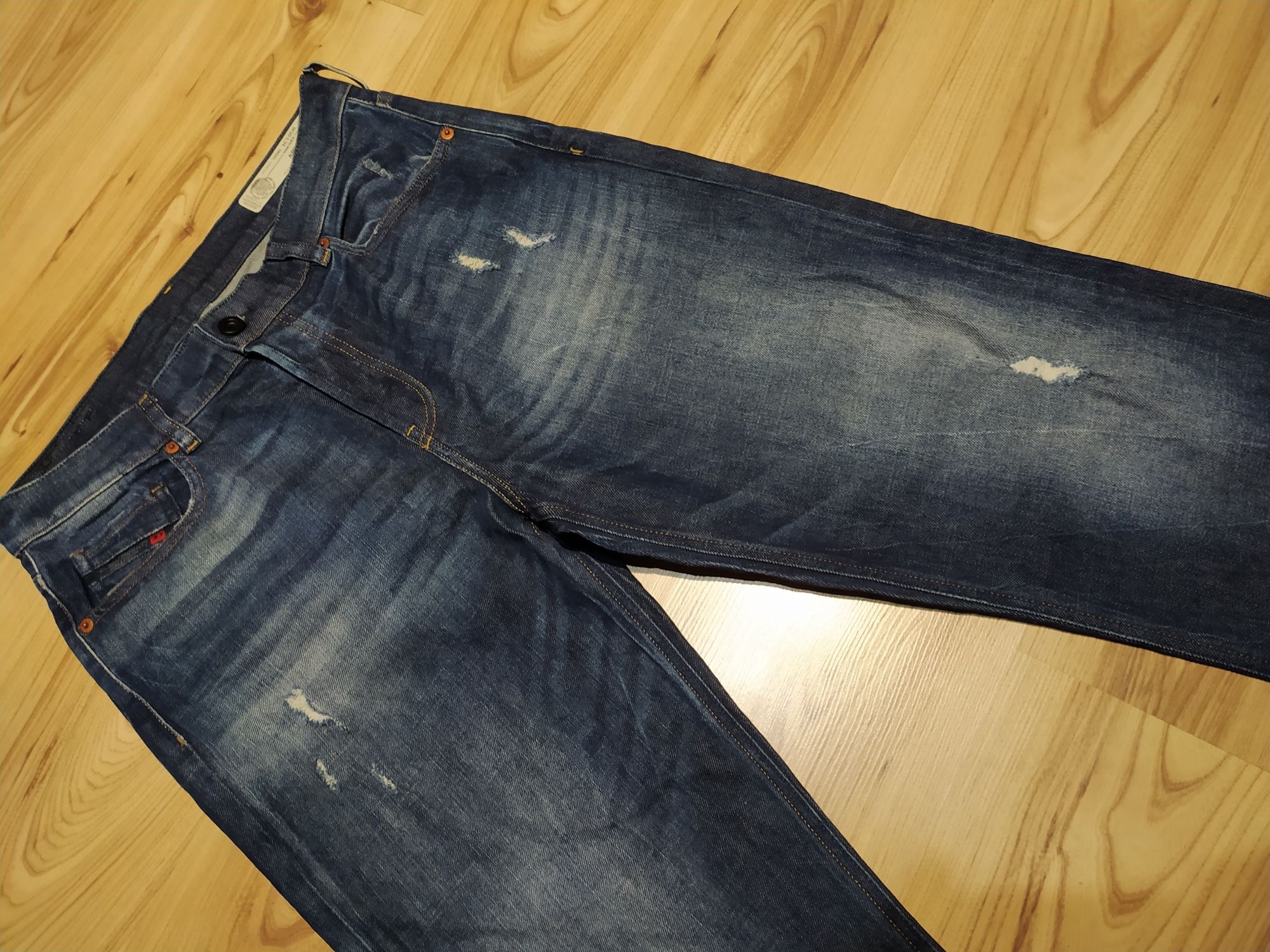 Niebieskie Spodnie Jeansowe Dżinsowe Z Przetarciami Diesel Industry
