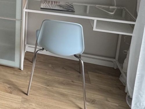 Stolik biały biurko białe toaletka biała konsola ikea vittsjo biały