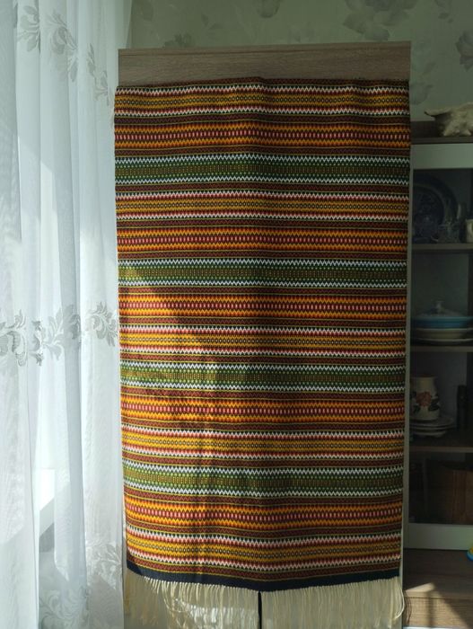 Давня килимова доріжка в етно стилі