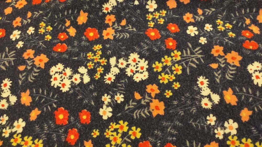 Spodnie ocieplane meszkiem kwiatki r. 128-134