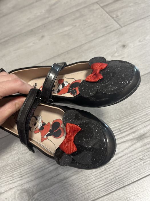 Туфлі лакові мікі стан нових