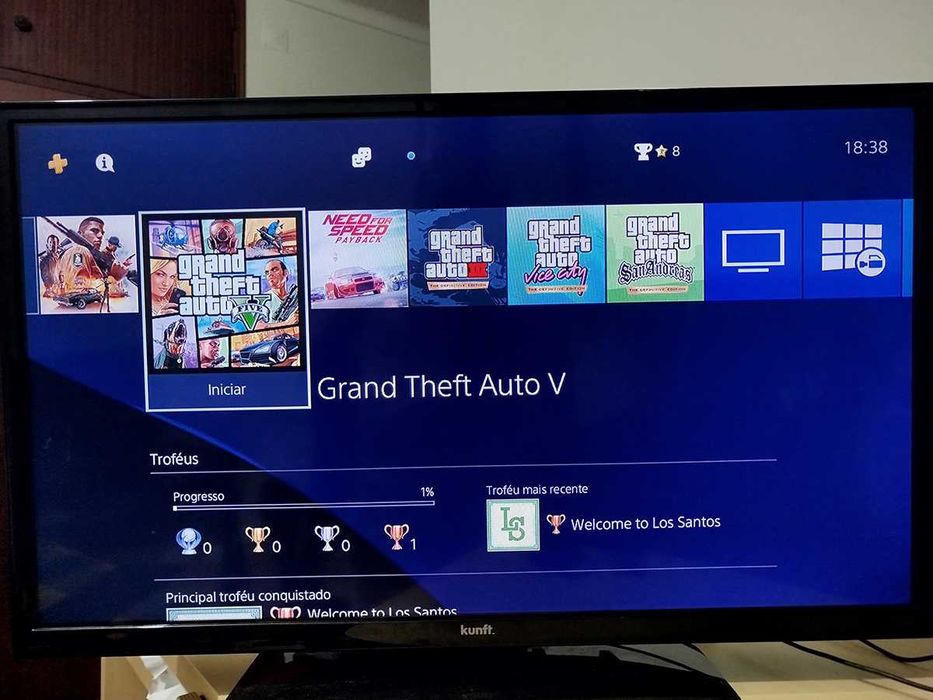 PS4 Slim 500GB Com 23 jogos,2 comandos, excelente estado-Aceito retoma