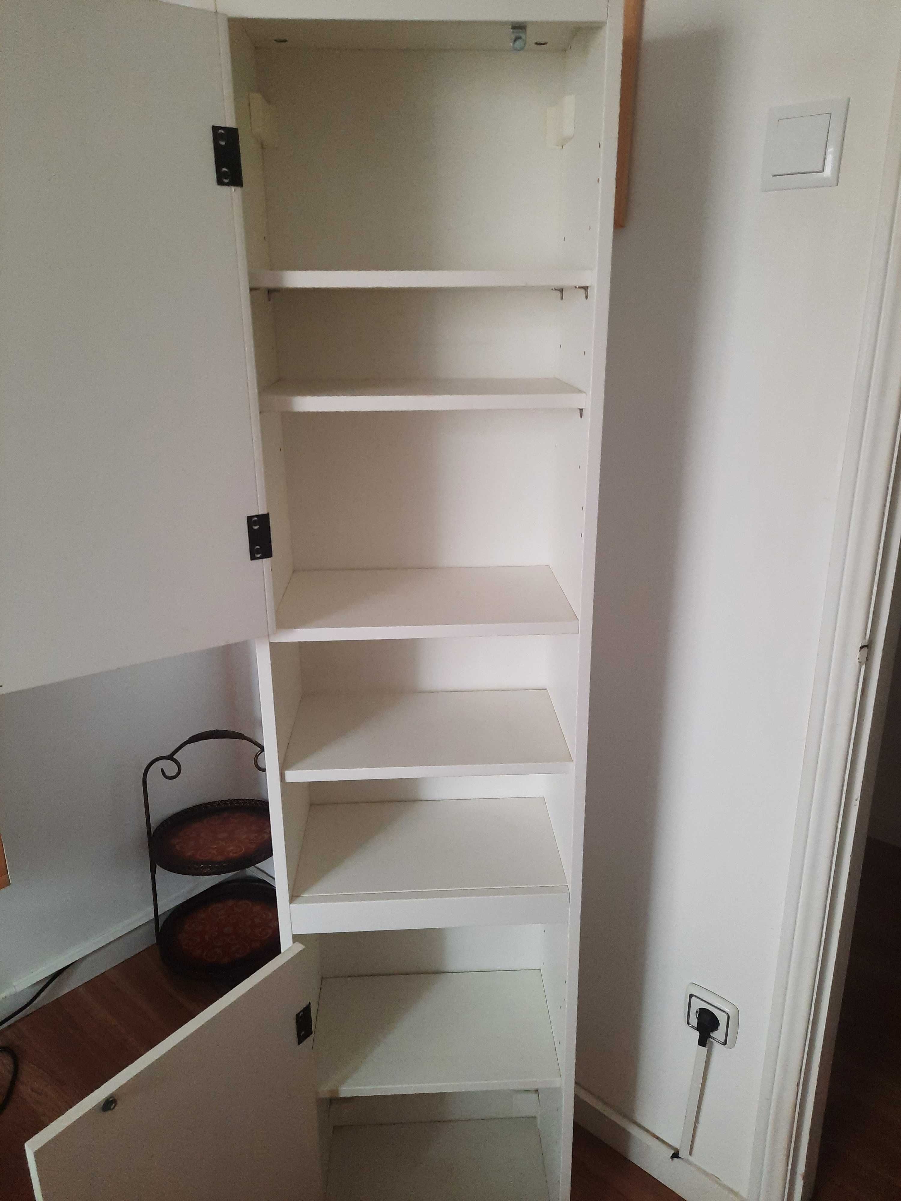 Armário branco IKEA