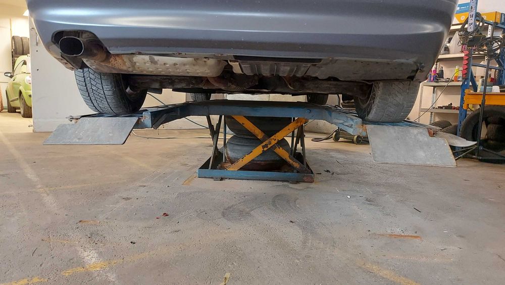 Podnośnik nożycowy lakierniczy HERKULES 2500 kg