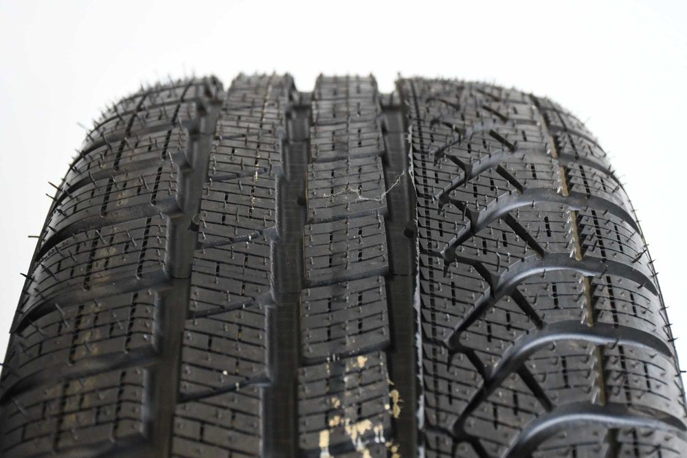 2x Opona zimowa Pirelli PZero Winter 245/40 R19 Runflat BMW * 2025r