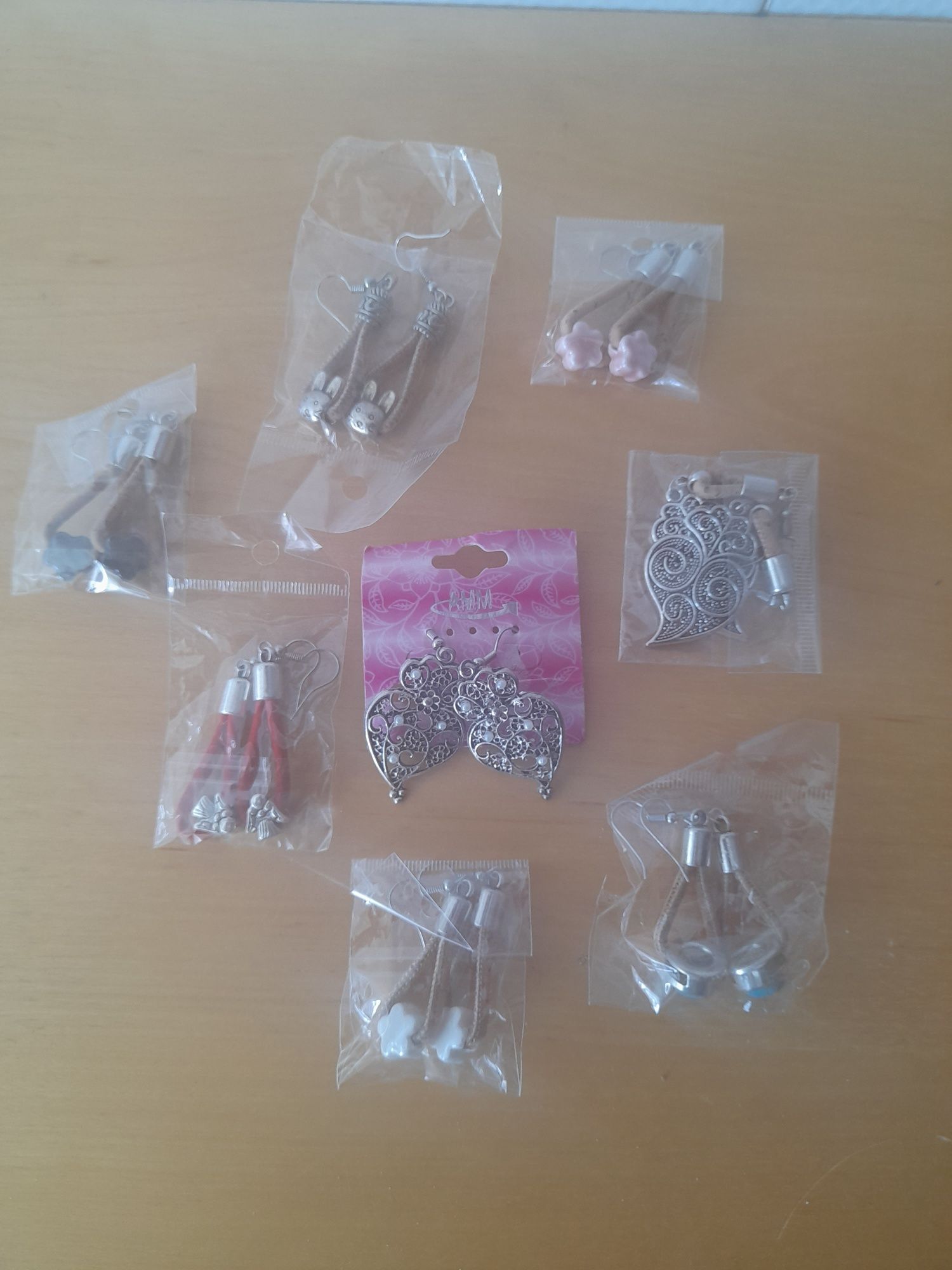 Brinco feitos de artesanato
