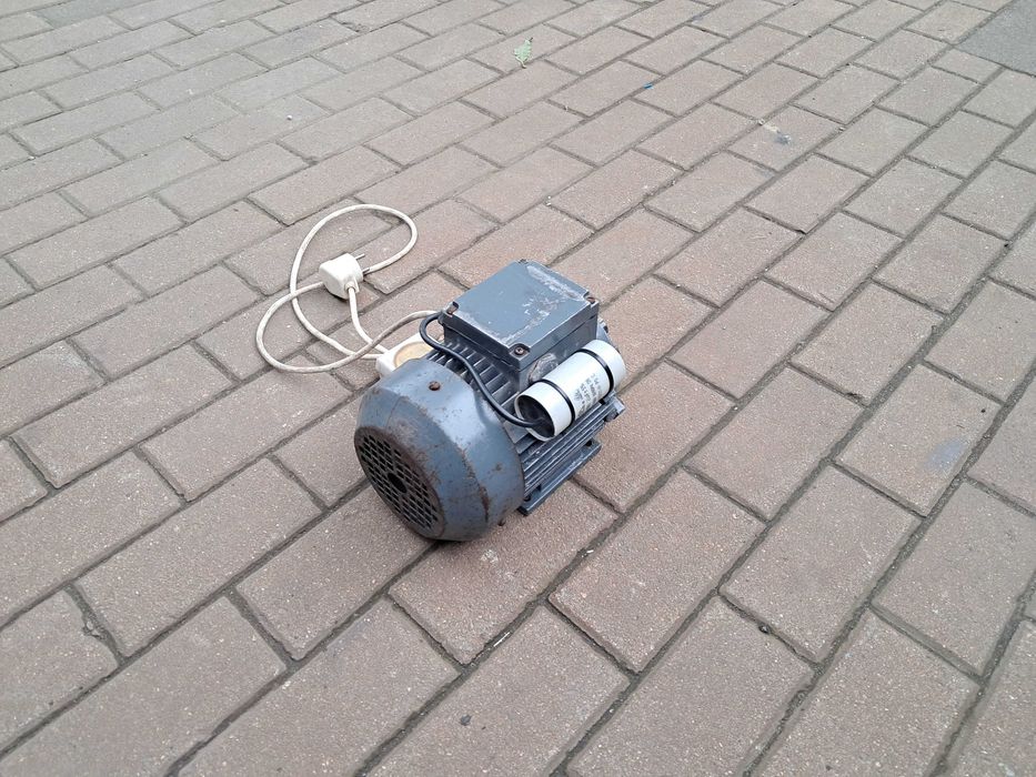 Silnik elektryczny 1,1kw 2835 obrotów 1-faz 220v,230v  .Wysyłka