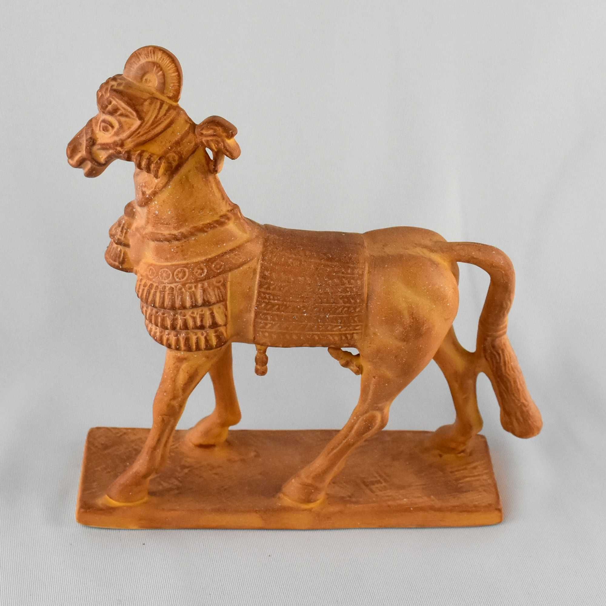 Figura em biscuit de Cavalo 4000 anos de Escultura Equestre – ASSÍRIO
