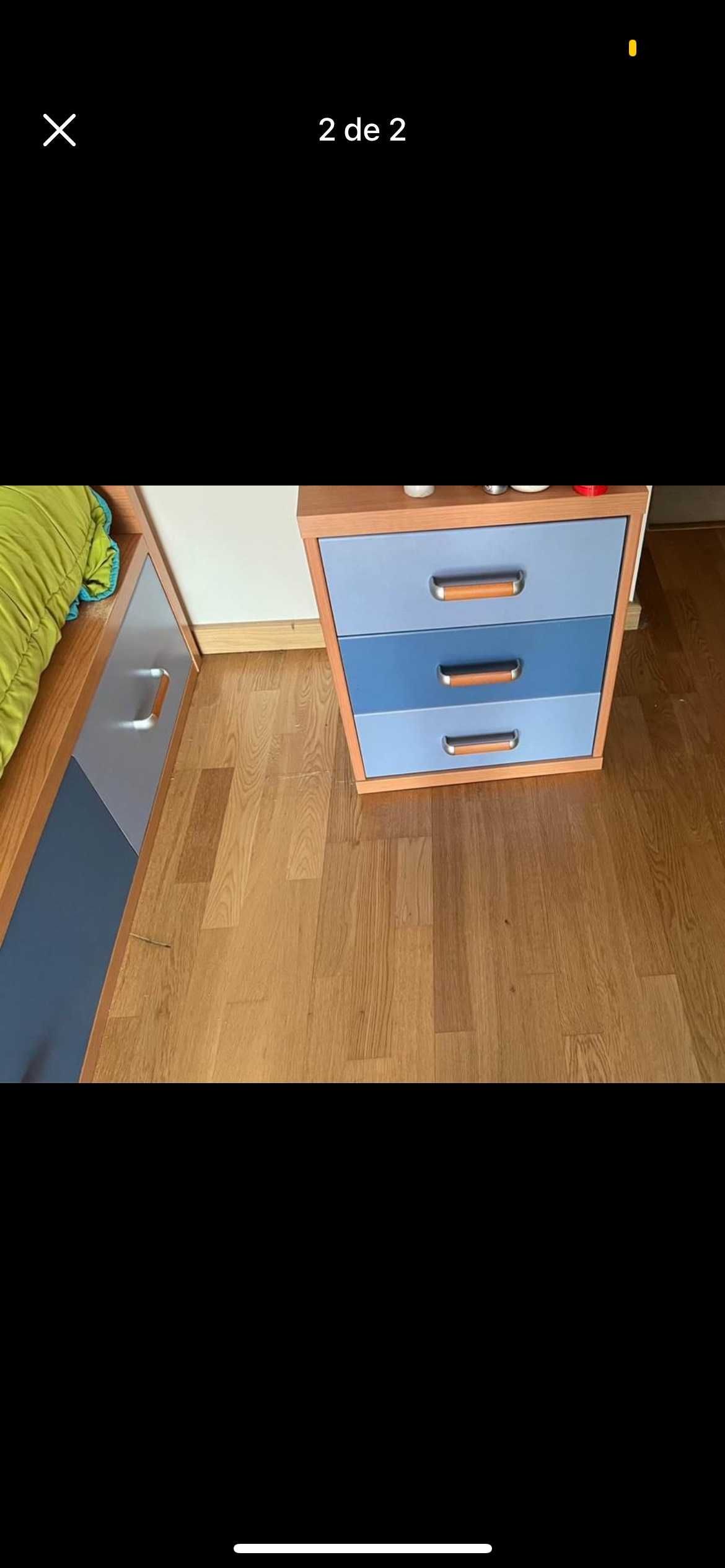 Cama, Colchão e mesa de cabeceira de criança - ótimo estado