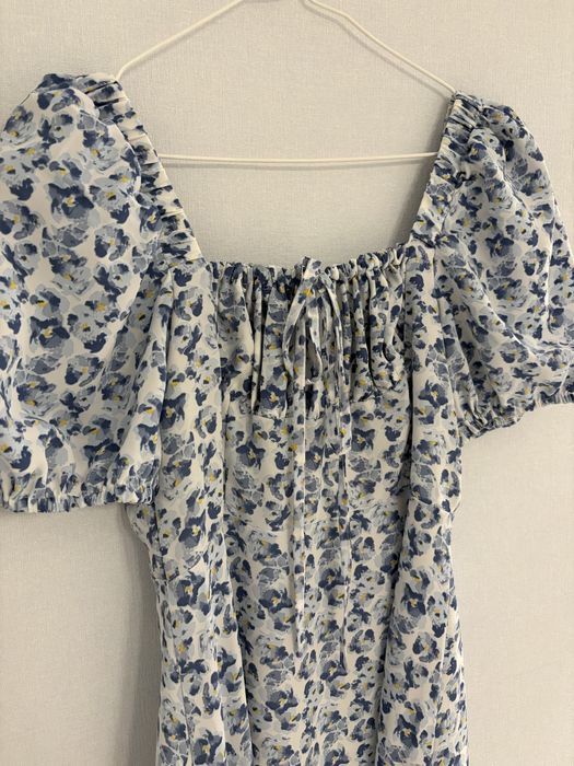 Літня сукня з розрізом