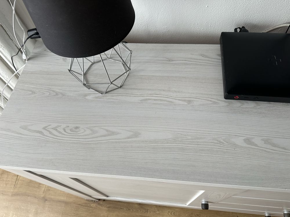 Komoda amsterdam modrzew biały black red white
