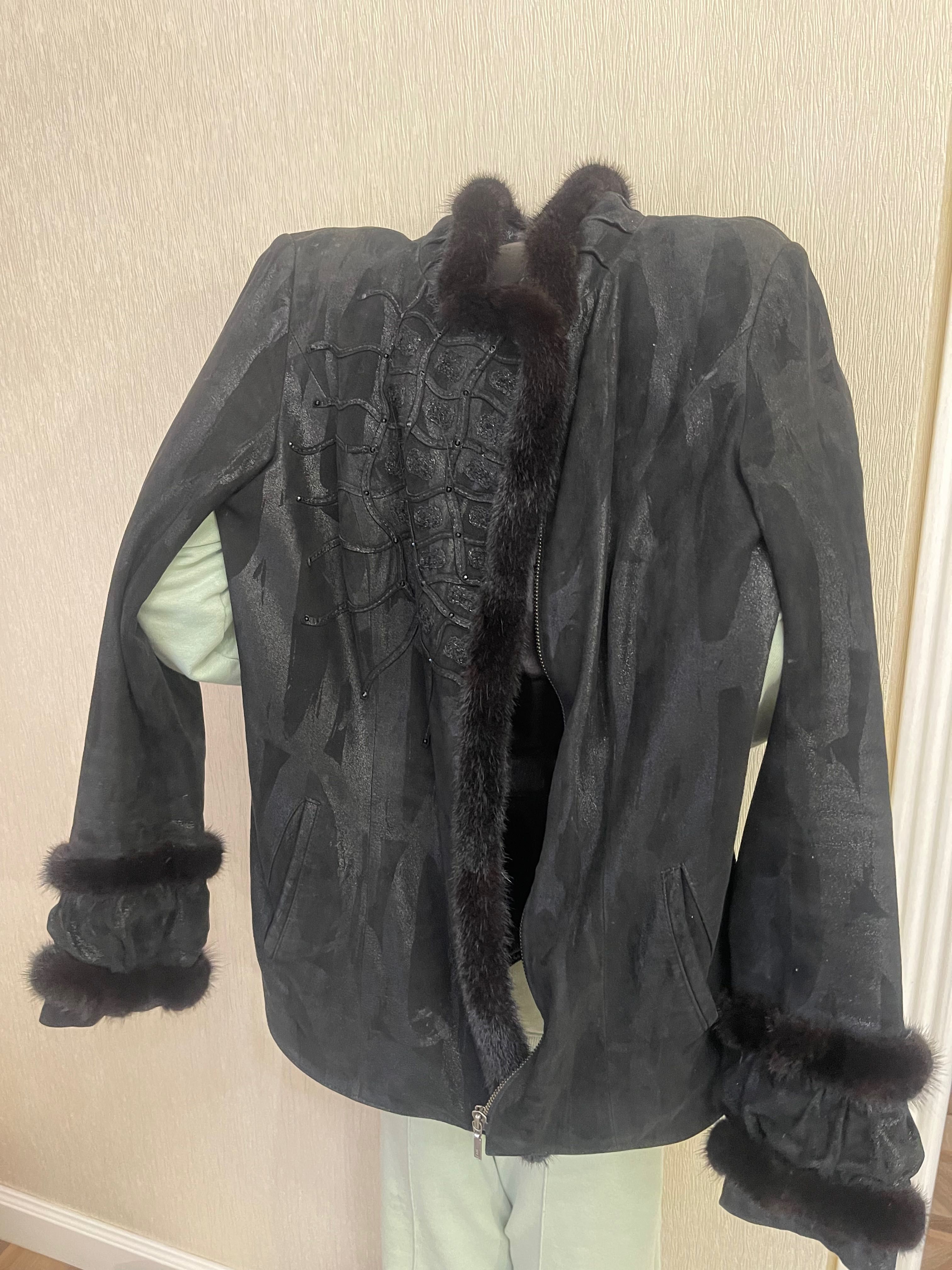Шкіряна весняна жіноча куртка на 46 розмір