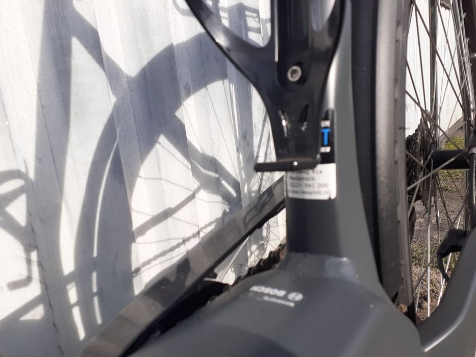 Rower elektryczny Cube Pro