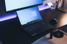 Lenovo Legion 5 / Ryzen 7 / RTX 2060 / 32 GB / 1TB M.2 / 144Hz