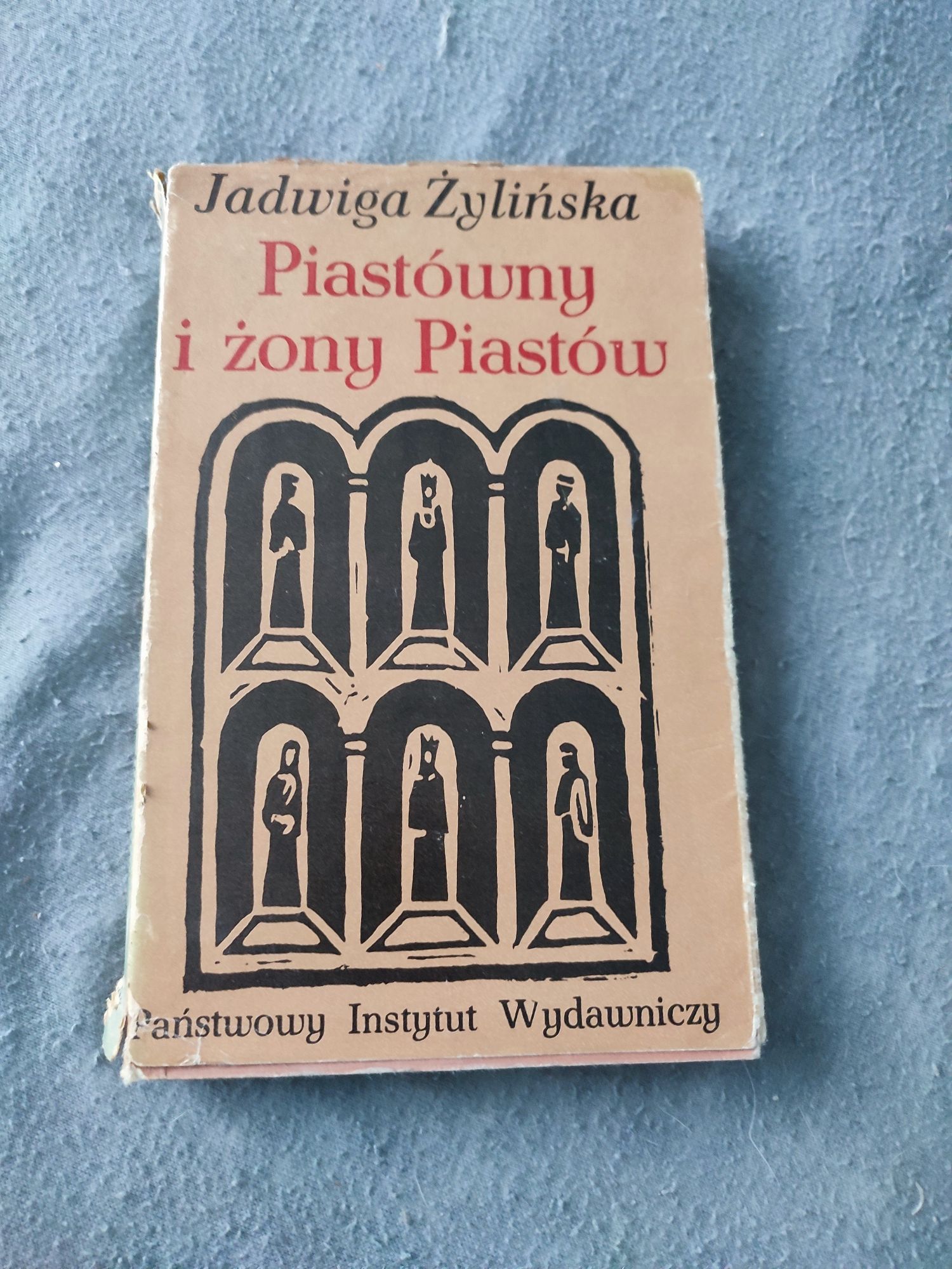 Sprzedam książkę Piastówny i żony Piastów.