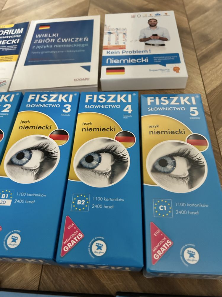 Zestaw fiszek i ksiazek do nauki jezyka niemieckiego