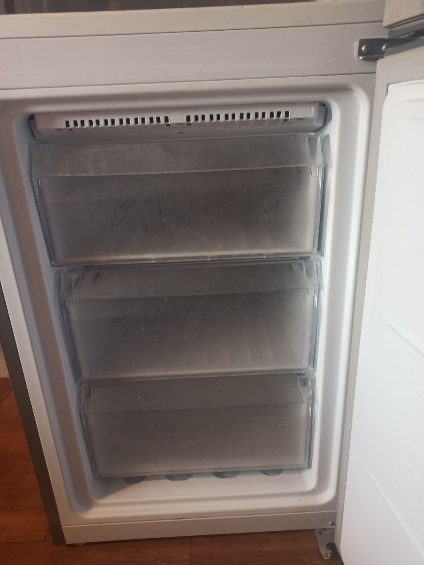 Sprzedam lodówko zamrażalkę Whirpool No Frost